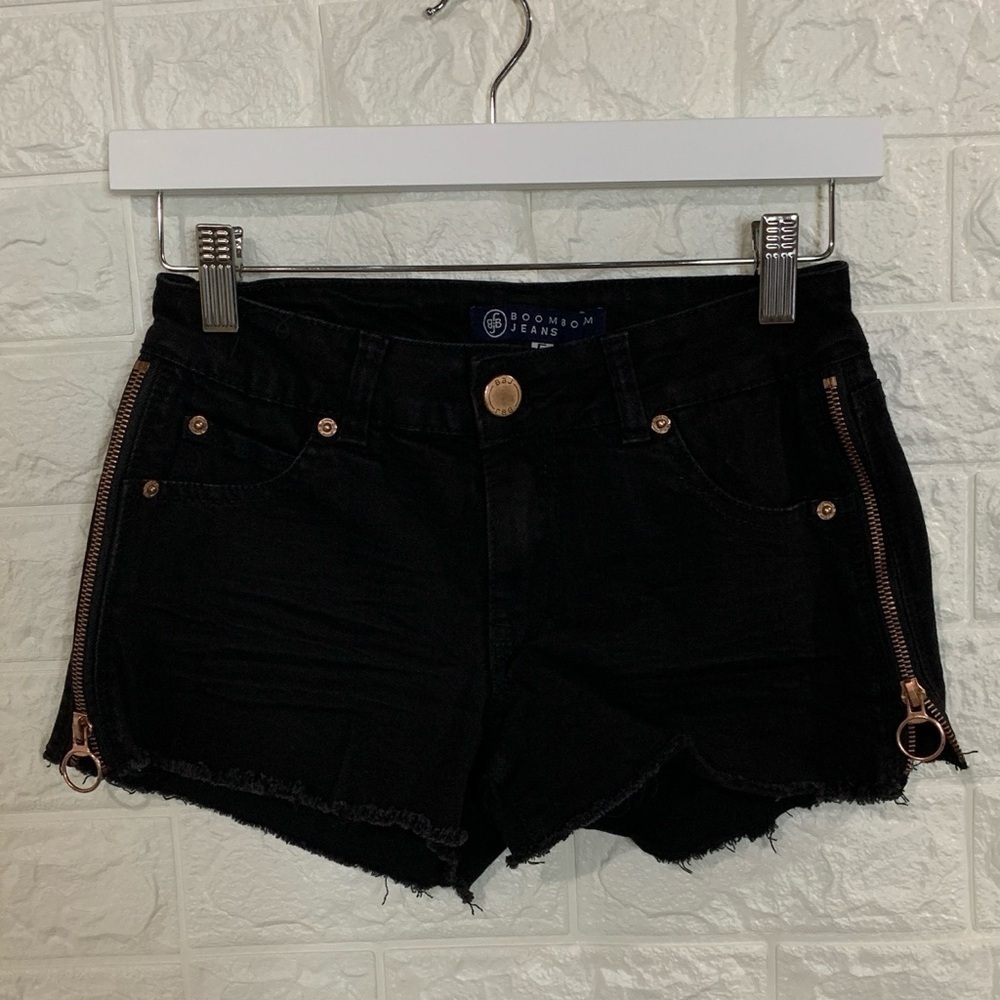 EXCELLENT CONDITION HIGH RISE DENIM SHORTS | BLACK | CHEEKY MODERN ESSENTIALS